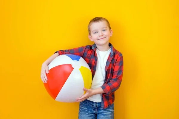 Conceito Férias Verão Retrato Criança Pequena Bonito Feliz Menino Sorrindo — Fotografia de Stock