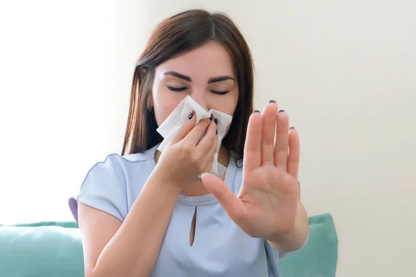 Allergy Young Woman Young Woman Scarf Her Nose Stop Allergy — Stock Photo, Image