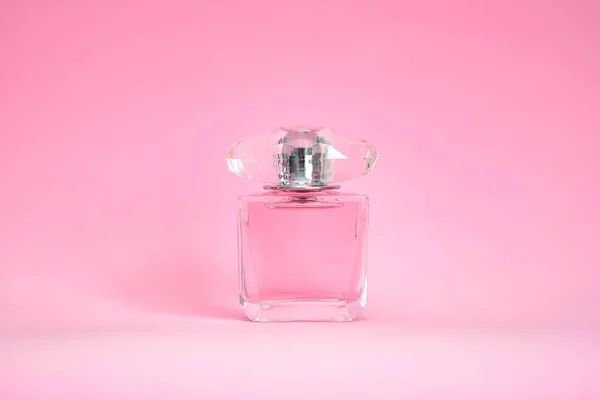 Frasco Perfume Elegante Fundo Pastel Rosa — Fotografia de Stock