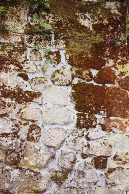 Aziz James yolu üzerindeki antik taş duvar Allariz 'den geçerken