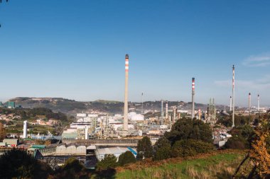Coruna-İspanya. Repsol A Coruna rafinerisinin 27 Kasım 2020 'deki genel manzarası.