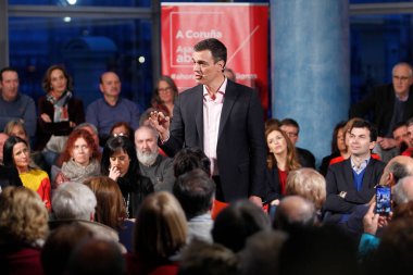 Coruna-İspanya. Pedro Snchez 'in portreleri, hükümet başkanı, siyasi partisi PSOE' nin 22 Mart 2018 'de A Coruna' da düzenlediği mitingde