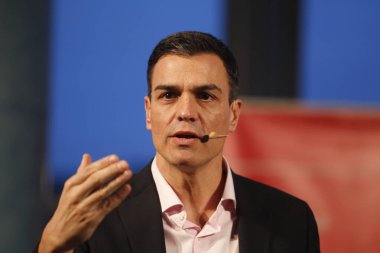 Coruna-İspanya. Pedro Snchez 'in portreleri, hükümet başkanı, siyasi partisi PSOE' nin 22 Mart 2018 'de A Coruna' da düzenlediği mitingde
