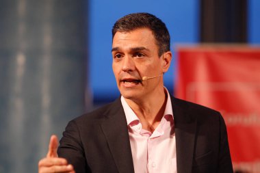Coruna-İspanya. Pedro Snchez 'in portreleri, hükümet başkanı, siyasi partisi PSOE' nin 22 Mart 2018 'de A Coruna' da düzenlediği mitingde