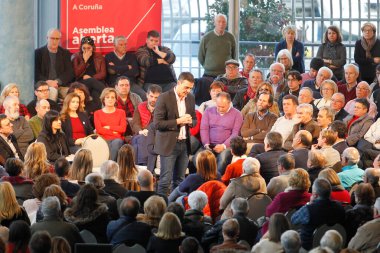 Coruna-İspanya. Pedro Snchez 'in portreleri, hükümet başkanı, siyasi partisi PSOE' nin 22 Mart 2018 'de A Coruna' da düzenlediği mitingde