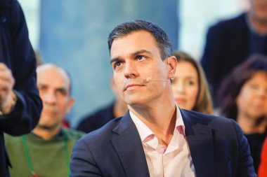 Coruna-İspanya. Pedro Snchez 'in portreleri, hükümet başkanı, siyasi partisi PSOE' nin 22 Mart 2018 'de A Coruna' da düzenlediği mitingde