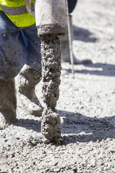 Worker Filling Foundation Slab Building Construction Pipe Which Cement Comes — Foto de Stock