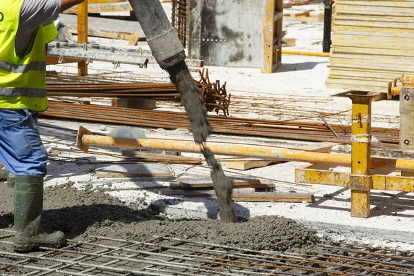 Pijp Met Cement Vulling Van Funderingsplaat Van Een Gebouw Aanbouw — Stockfoto