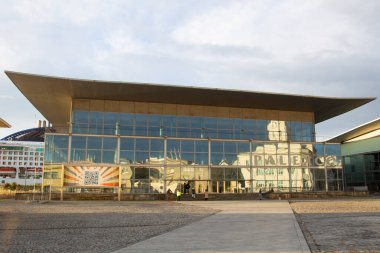 Coruna-İspanya. 10 Şubat 2017 'de liman yakınlarında bulunan Coruna Palexco Sergi Merkezi.