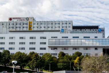 Bir Coruna-İspanya. 12 Şubat 2021 'de A Coruna Üniversitesi Hastanesi' nin (CHUAC) genel görünümü