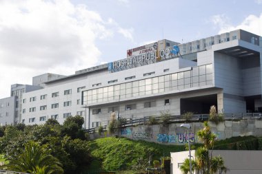 Bir Coruna-İspanya. 12 Şubat 2021 'de A Coruna Üniversitesi Hastanesi' nin (CHUAC) genel görünümü