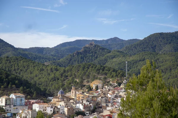 Photo Une Petite Ville Prise Haut Des Montagnes — Photo