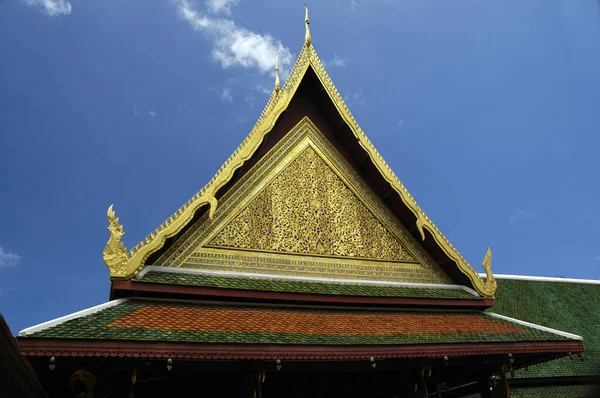 Asyalı stil bir evin renkli çatısı