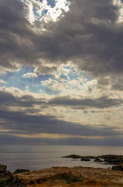 Obrazy Wybrzeża Morza Śródziemnego Pochmurny Dzień — Zdjęcie stockowe