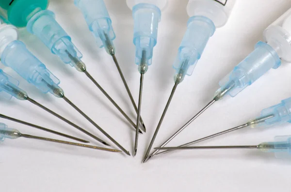 İlaç ve aşı vermek için kullanılan şırıngalar