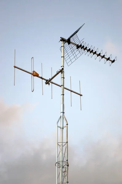 信号受信用のテレビアンテナ — ストック写真