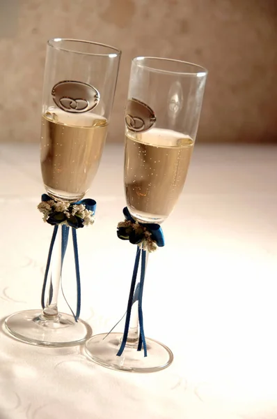 乾杯の用意をしたシャンパングラス — ストック写真