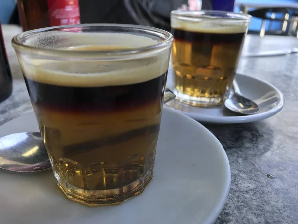 Kahve bazlı içki ve şekerli yanık likör.