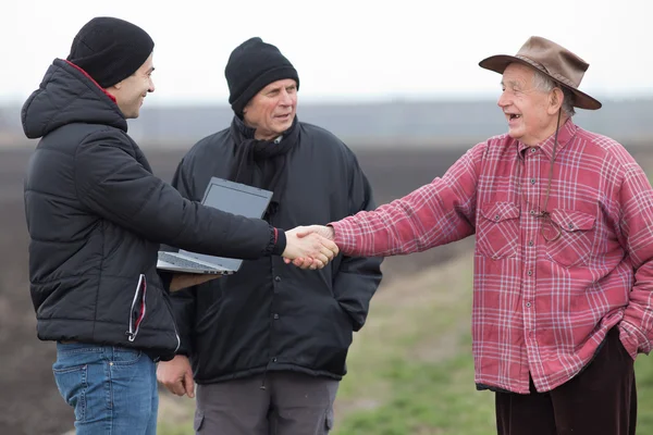 Peasants on the field — Stock Photo, Image