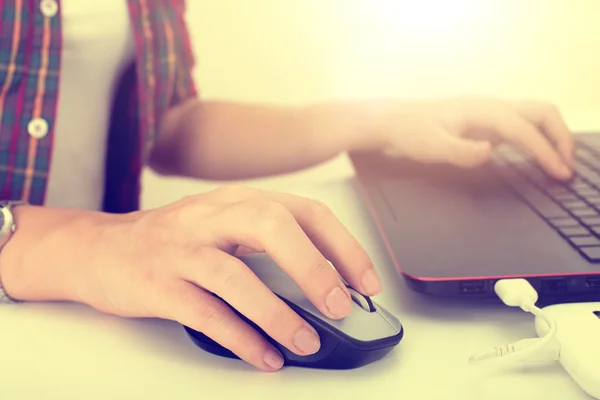 Girl using laptop and mouse — Stock Photo, Image