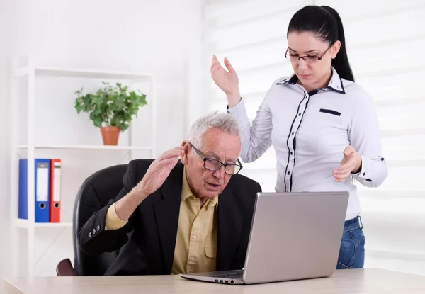 Homme et femme ayant des problèmes dans leur travail — Photo