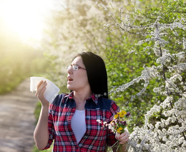 Chica que tiene alergia — Foto de Stock