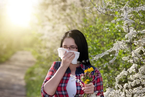 Chica que tiene alergia — Foto de Stock