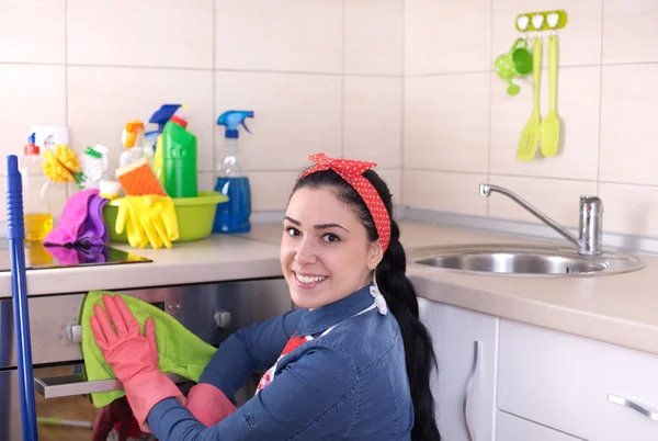 Cleaning lady wiping oven — Stock Photo, Image