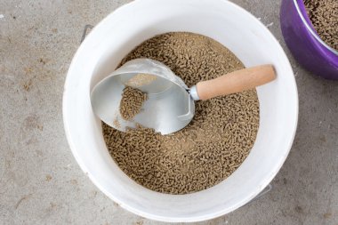İnek granül kova