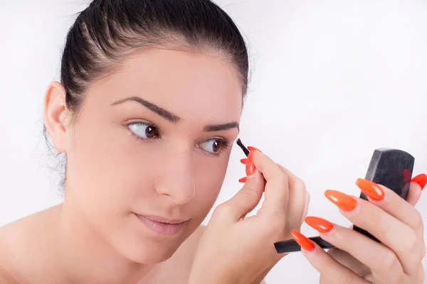 Girl applying makeup on eyebrows — Stock Photo, Image