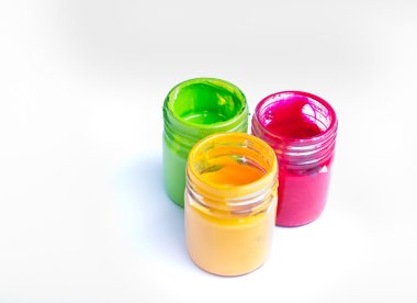 Plastik kavanoz içinde boya