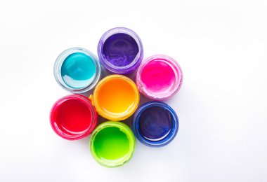 Plastik kavanoz içinde boya