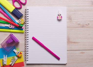 Defter ile okul malzemeleri