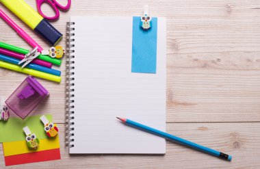 Defter ile okul malzemeleri