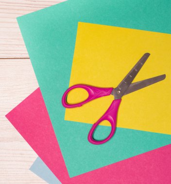 Kolaj kağıt ve makas