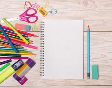 Defter ile okul malzemeleri