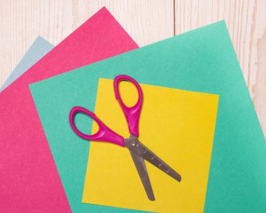 Kolaj kağıt ve makas