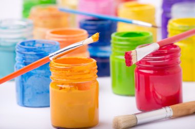 Cam Kavanoz ve fırça boya