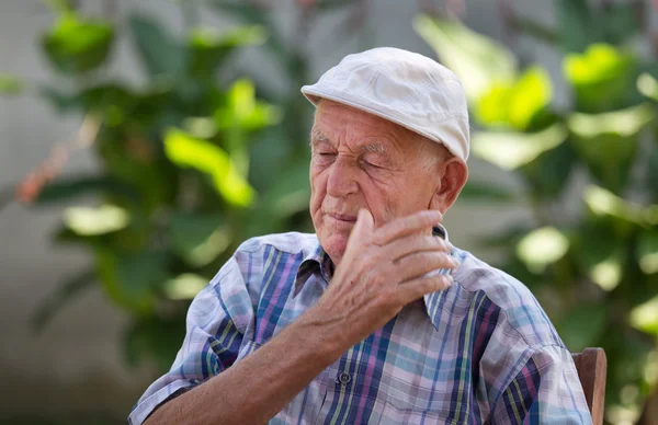Depresif yaşlı adam — Stok fotoğraf