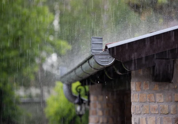 Heavy Rain Falling Roof Metal Gutter Brick House Summer Season — 스톡 사진