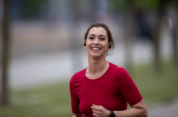 Young Woman Jogging Outdoors Smiling Athletic Girl Exercising Outdoors While — Φωτογραφία Αρχείου