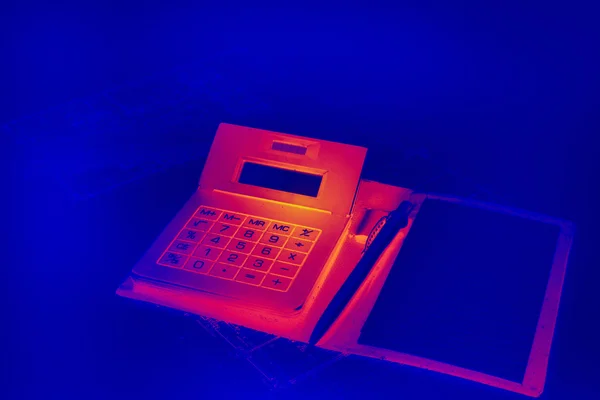 Hořící kalkulačka — Stock fotografie