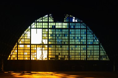 terk edilmiş hangar