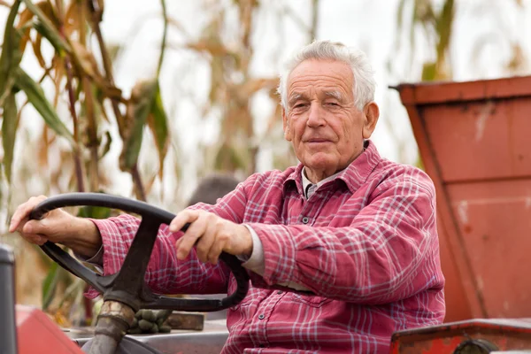 Senior man od tractor — Stock Photo, Image