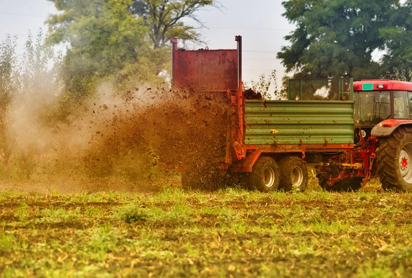 Hnojení polí — Stock fotografie