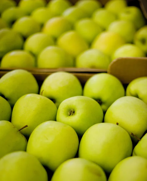 Manzanas en cajas — Foto de Stock