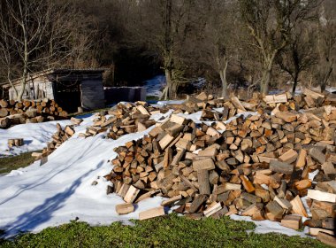 Ahşap dilimleri ile kar