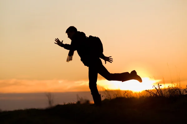 Silhouette dell'uomo che salta — Foto Stock