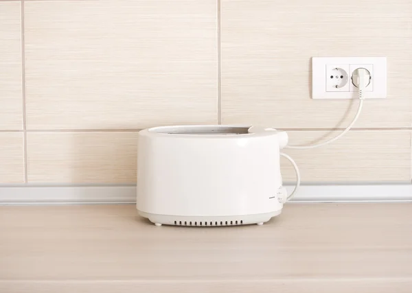 Toaster auf Küchenarbeitsplatte — Stockfoto