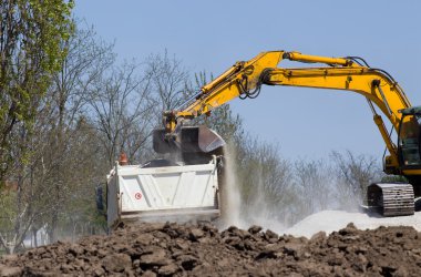 ekskavatör yükleme kamyon